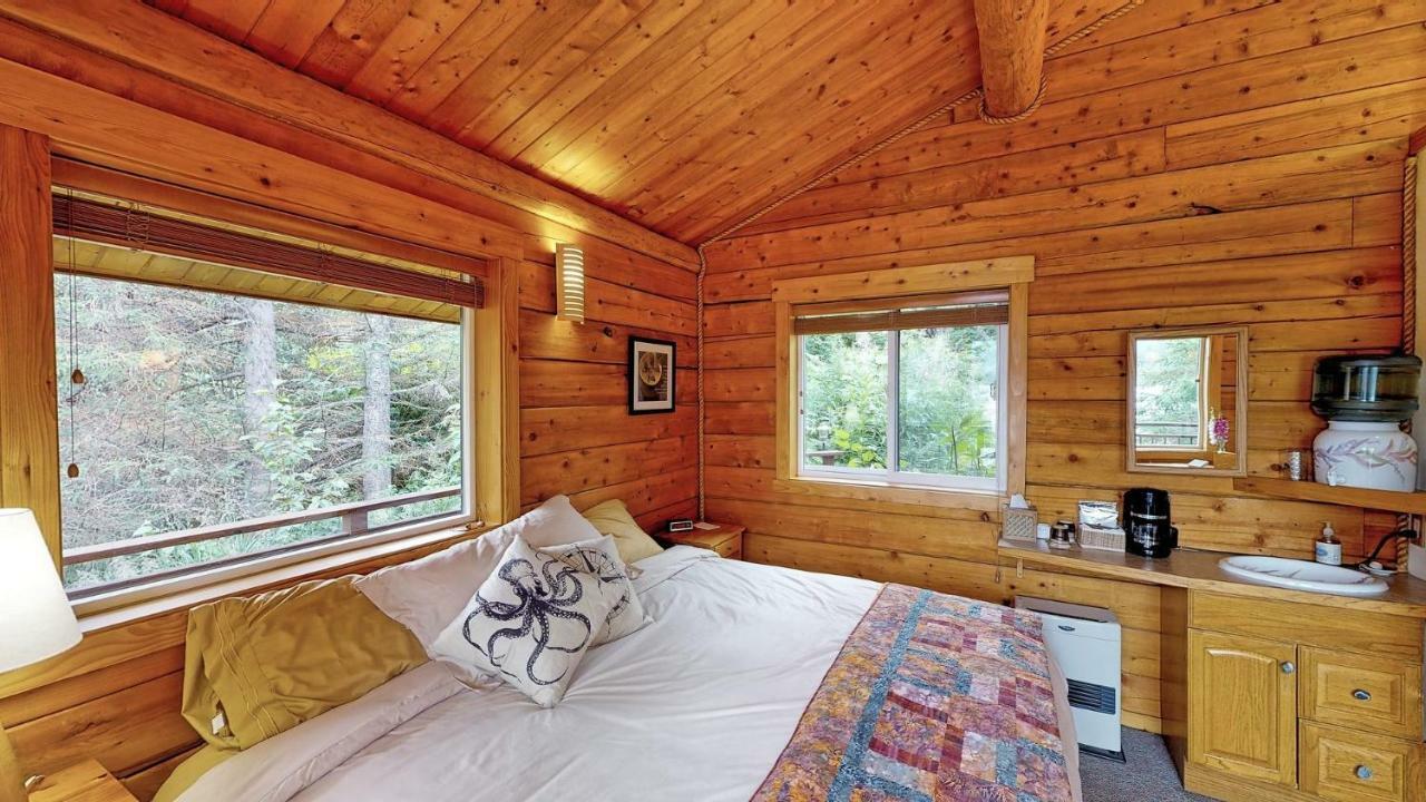 Stillpoint Lodge - All-Inclusive Halibut Cove Luaran gambar